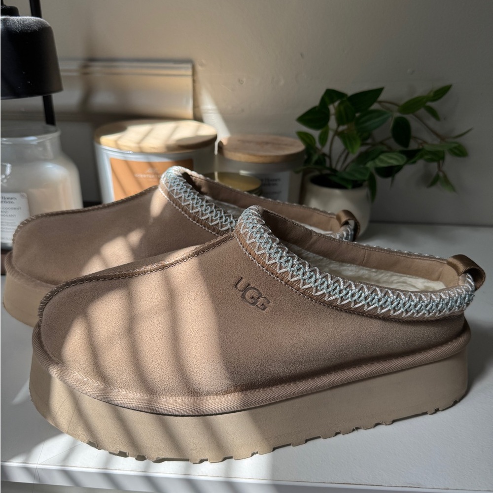 UGG Tazz II- Color Sand (never worn)
